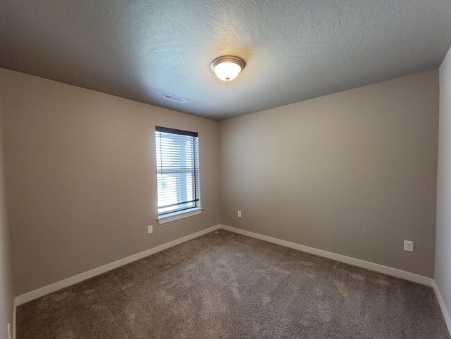Building Photo - Great South Richland Location