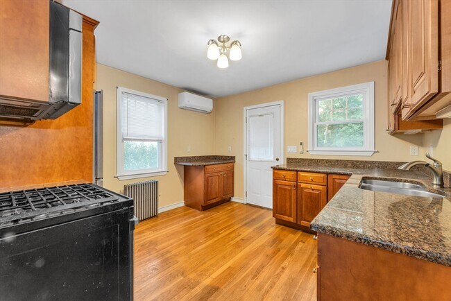 Building Photo - 153 Stimson St