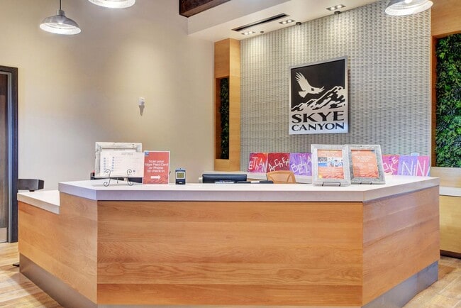 Building Photo - Stunning 3 Bedroom in Skye Canyon Master P...