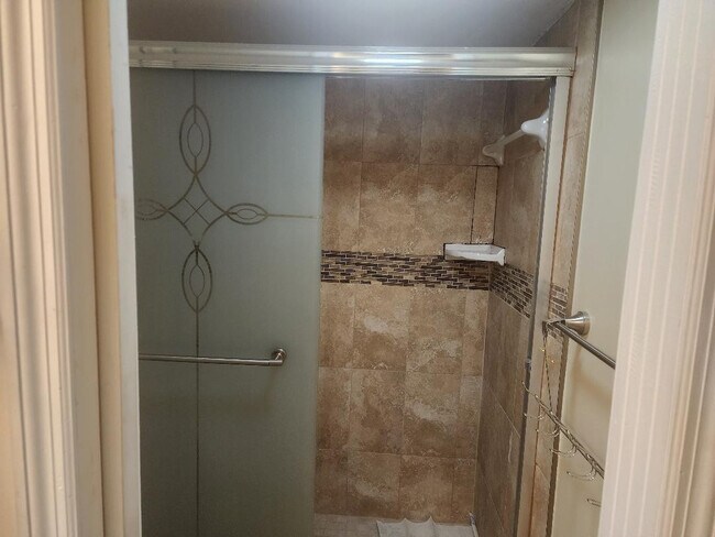 Building Photo - 3591 Inverrary Dr