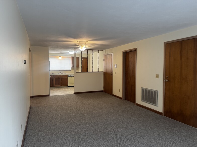 Building Photo - 182 Chenango Ave