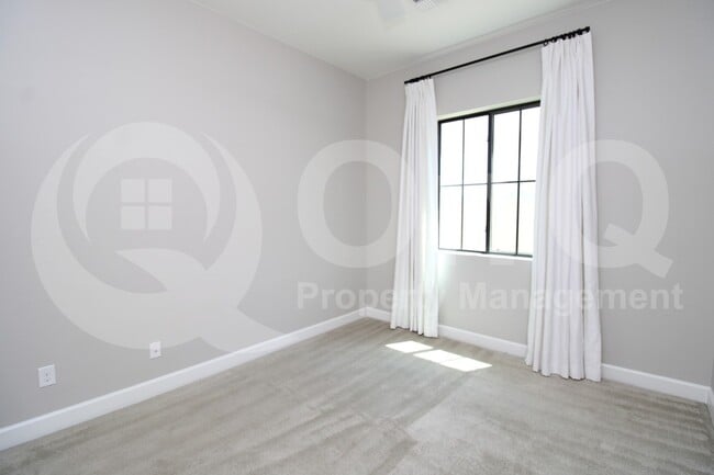 Building Photo - 3847 E Mead Dr