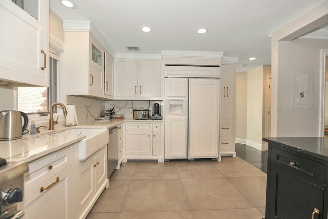 Building Photo - 357 Tom Hunter Rd