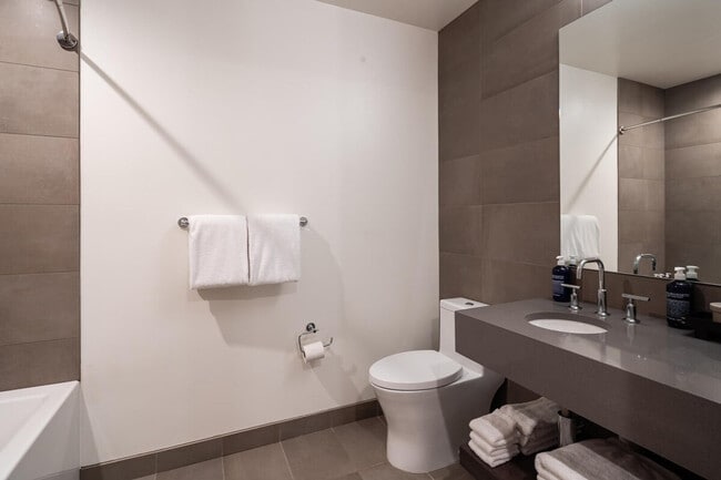 Building Photo - 4 Boathouse Way