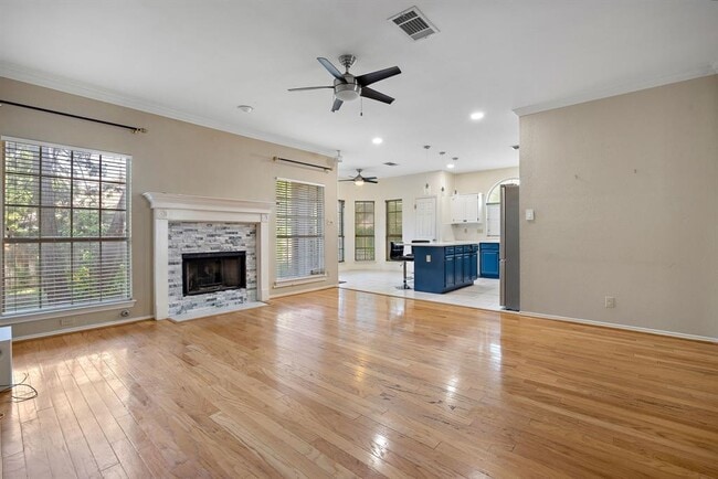 Building Photo - 2414 Mockingbird Dr