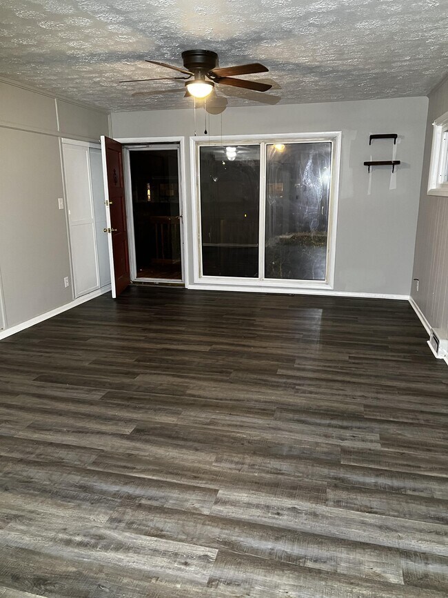 Building Photo - 4820 Bluebird Ave