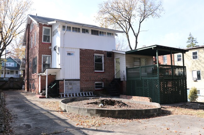 Building Photo - 3005 South Dakota Ave NE