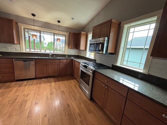 Building Photo - 1689 Aaron Dr