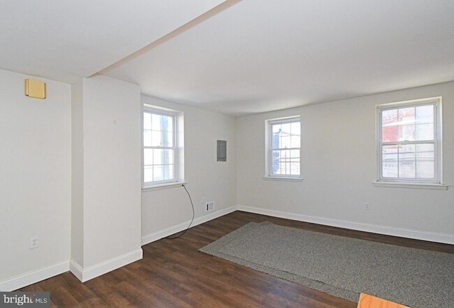 Building Photo - 1554 N Lawrence St