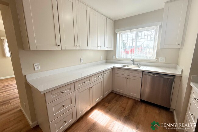 Building Photo - Beautifully Remodeled 3 Bedroom, 2 Bathroo...