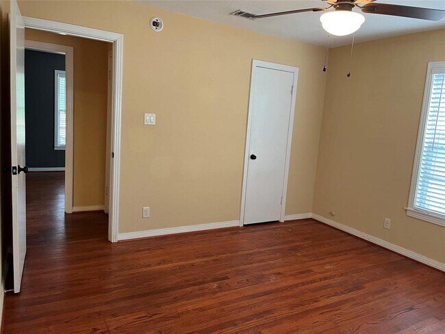 Building Photo - 26615 Carter Rd