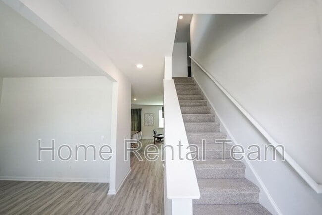 Building Photo - 156 Kraft Kove