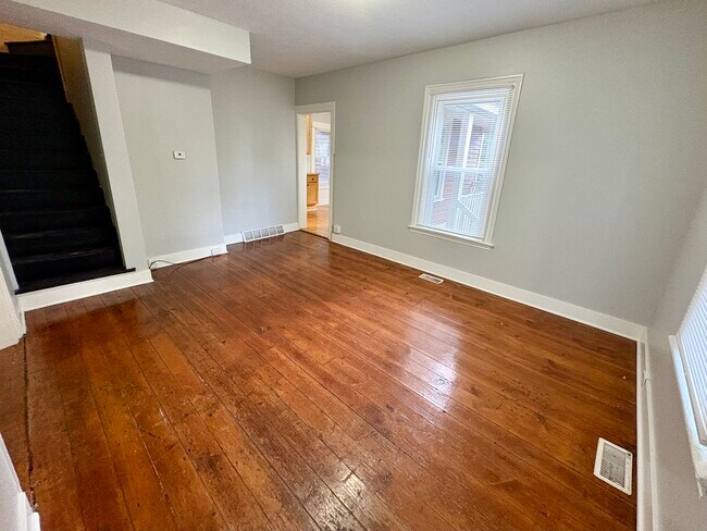 Building Photo - 704 Coit Ave NE