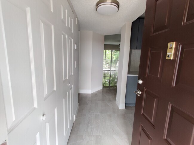 Building Photo - 8750 Royal Palm Blvd
