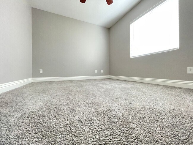 Building Photo - Beautiful 4-Bedroom Home with Den in Mountain’s Edge