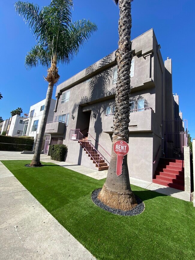 Building Photo - 6139 Fountain Ave