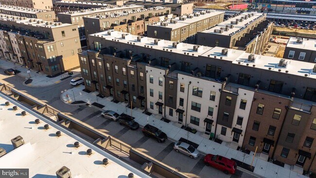 Building Photo - 2709 Light St