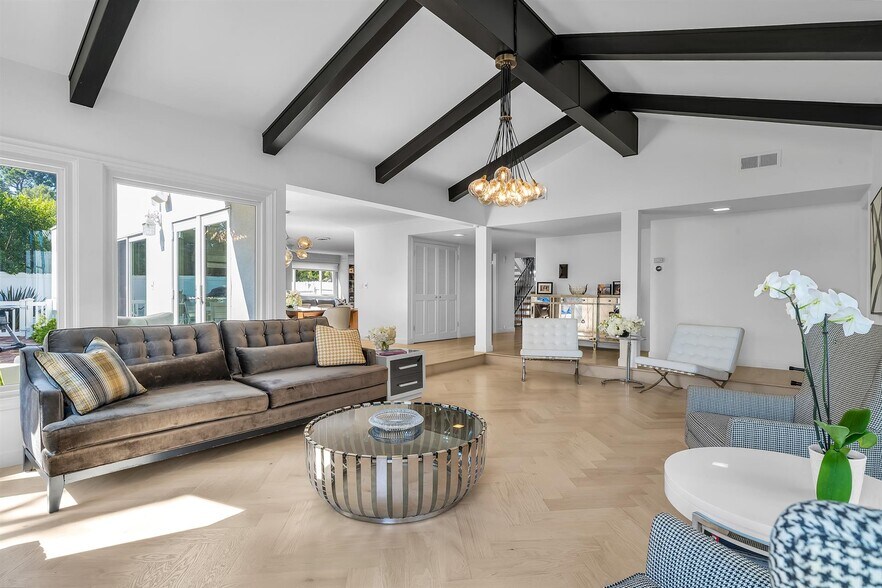 Building Photo - 2324 Banyan Dr