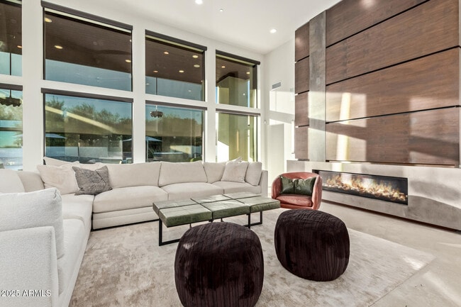 Building Photo - 6636 N 48th St