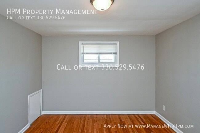 Building Photo - 885 S Green Rd