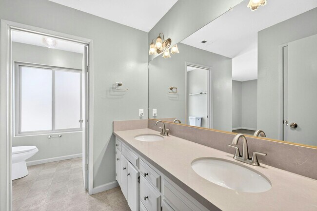 Building Photo - 28147 Queensbridge Rd