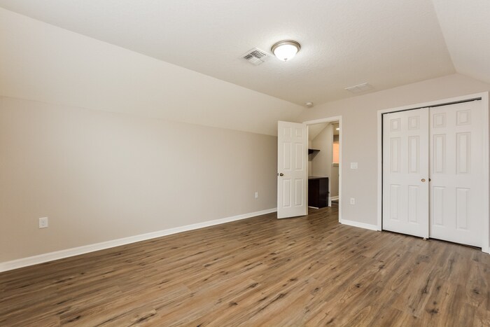 Building Photo - 3941 Heathcote Dr