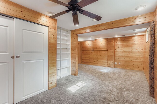 Building Photo - 577 Hilltop St