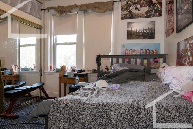 Building Photo - Spacious 2 bed in Brighton