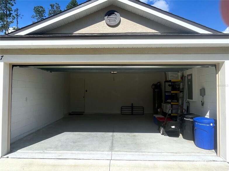 Building Photo - 37 Rickenbacker Dr