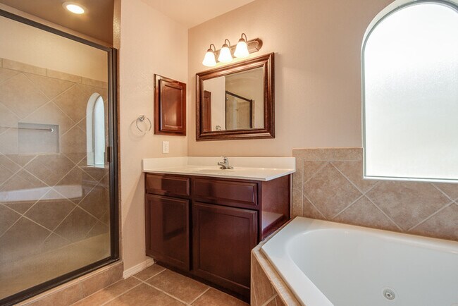 Building Photo - Stunning home for rent in Northeast El Paso