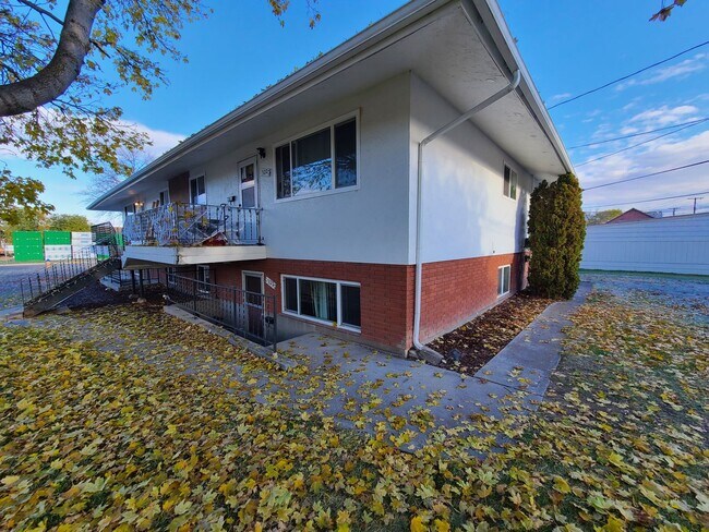 Building Photo - Knowles 4-Plex