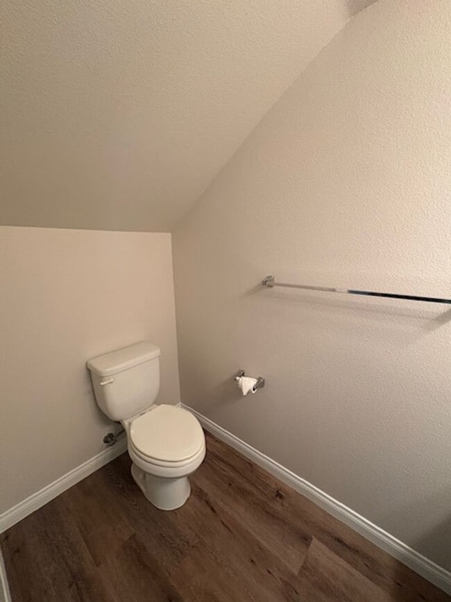 Building Photo - 824 Lawrence Dr