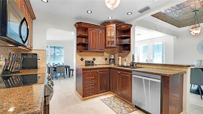 Building Photo - 623 NE 17th Way