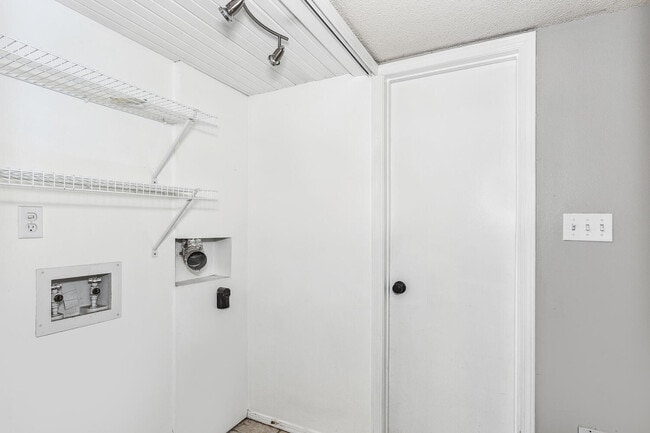 Building Photo - 4606 Lennox Pl