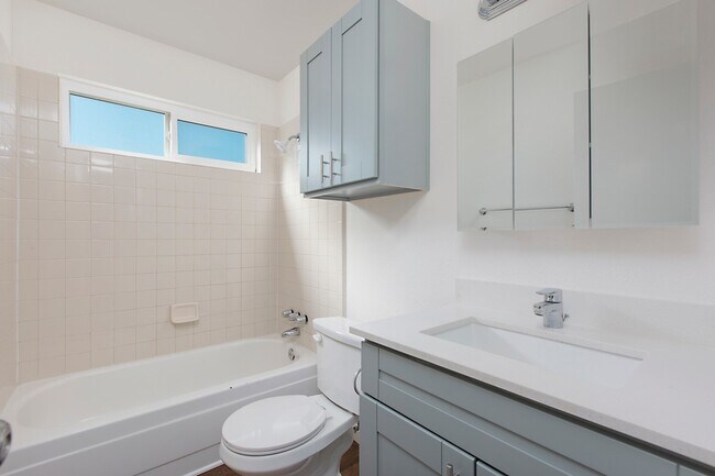 Building Photo - 251-255 Ebony Ave