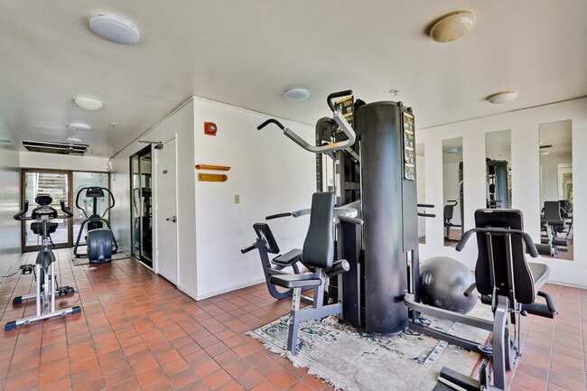 Building Photo - Large, Comfy 2BR, 2BA Condo with Convenient Location