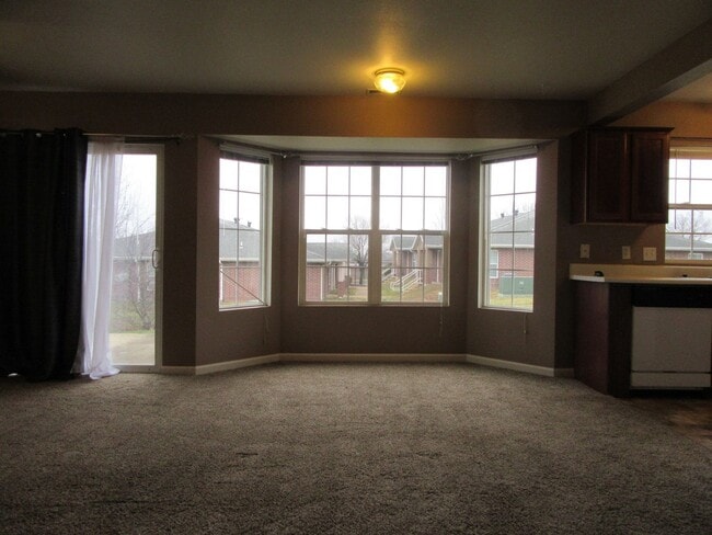 Building Photo - Available July 1st