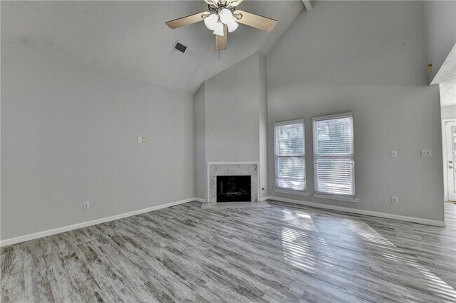 Building Photo - 1112 Ashbury Dr