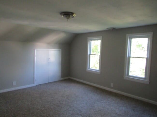 Building Photo - 19 Chapman St