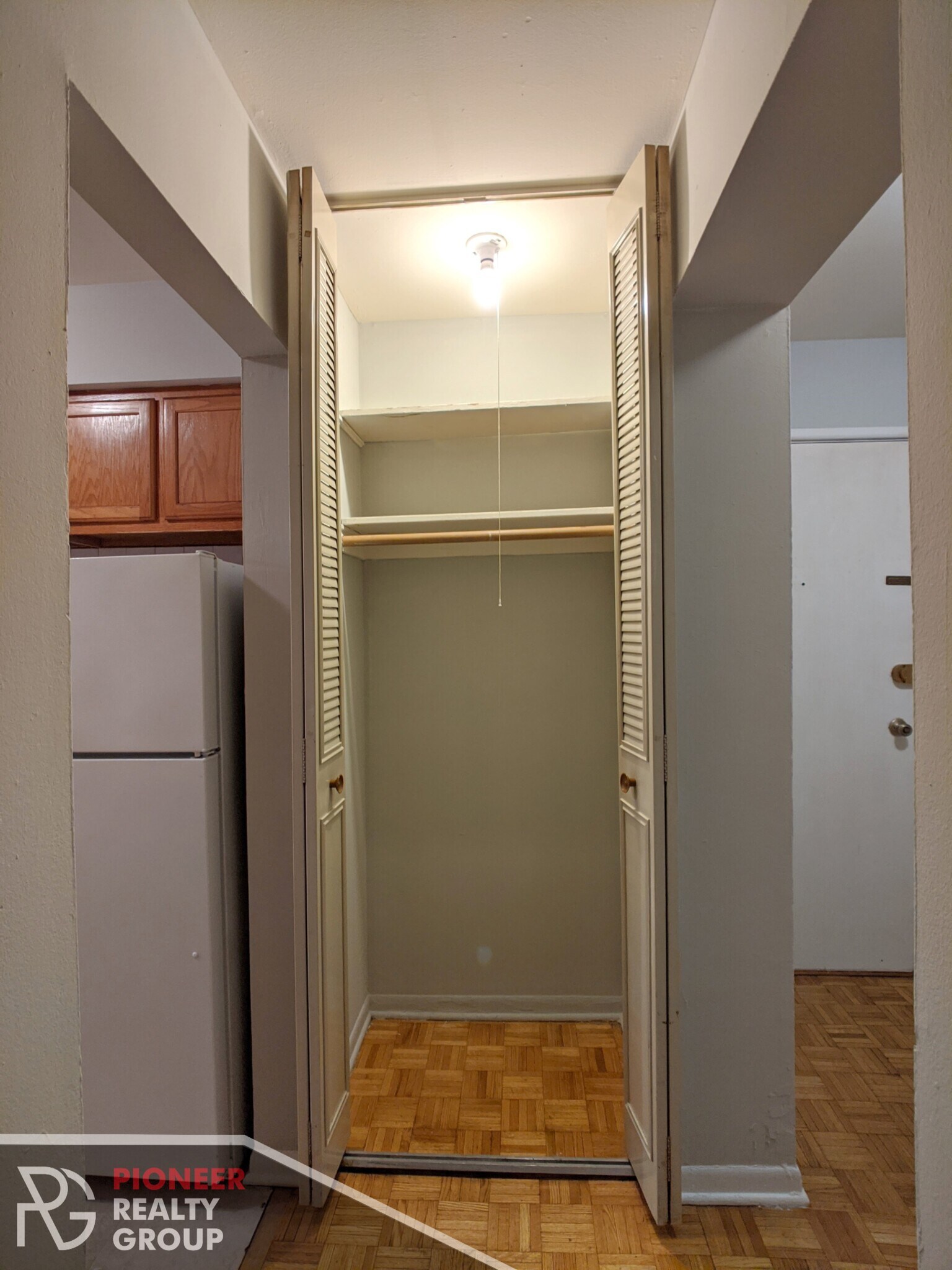 Building Photo - 502 W Briar Pl