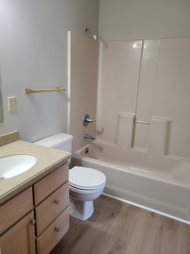 Building Photo - 253 Ivanhoe Ln