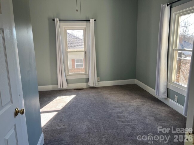 Building Photo - 15 1st St