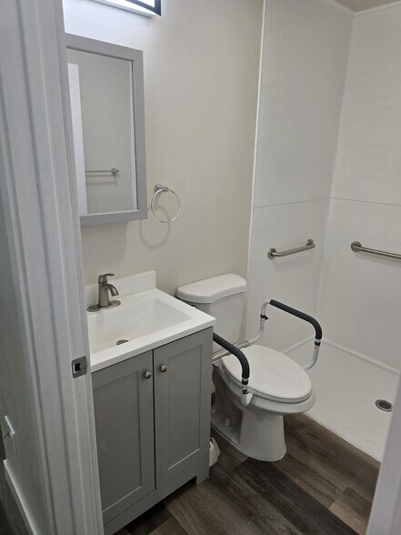 Building Photo - 2224 W Dunlop St