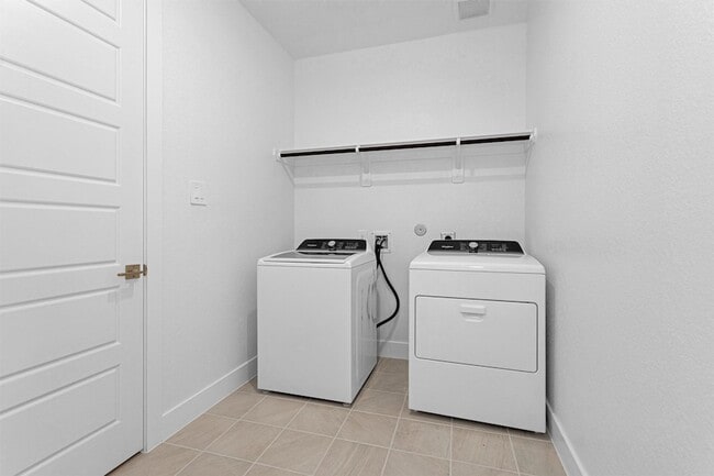 Building Photo - 2002 Bluff Oak Ct