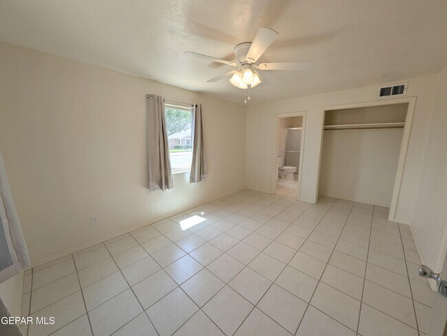 Building Photo - 8921 Mt Olympus Dr