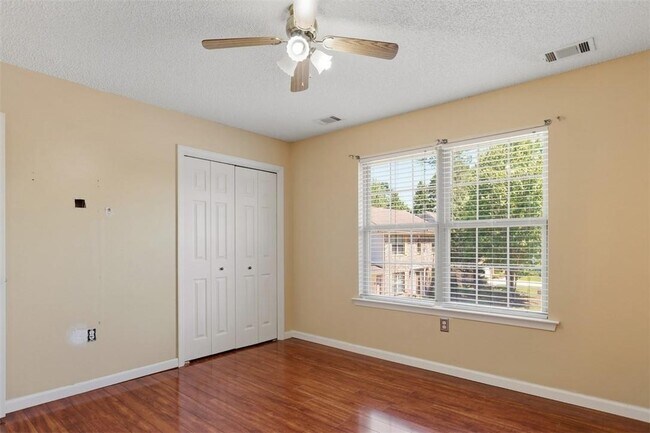 Building Photo - 14 Sandy Pond Ct