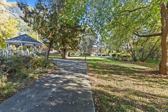 Building Photo - Well-Cared for historic beauty in private setting tucked in the Hill Section