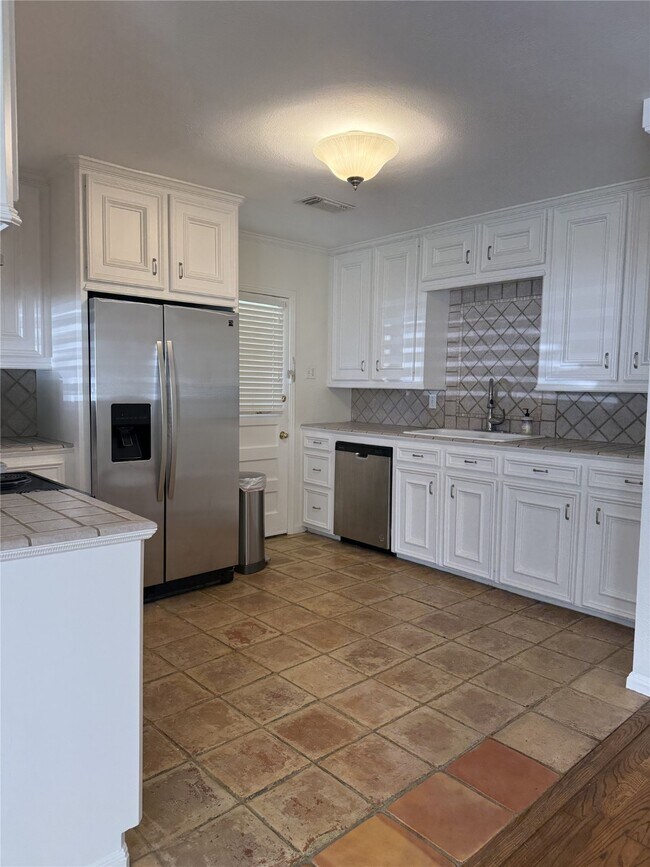 Building Photo - 1234 Gardenia Dr