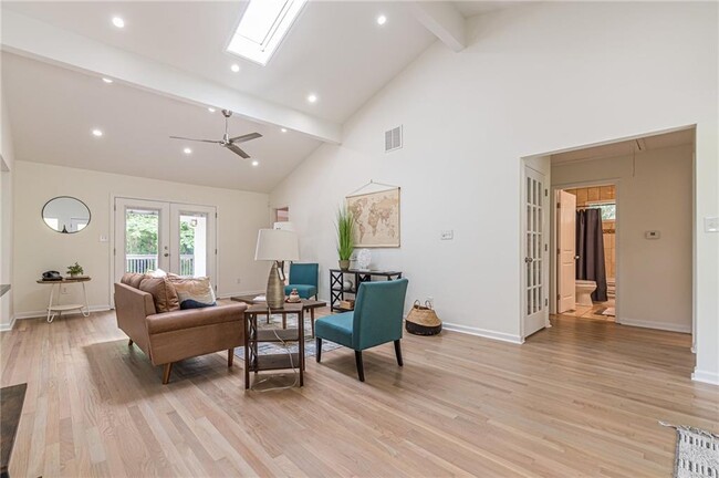 Building Photo - 4523 Runnemede Rd NW