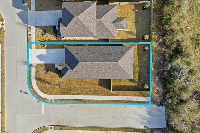 Building Photo - 18037 Martin Pines Dr